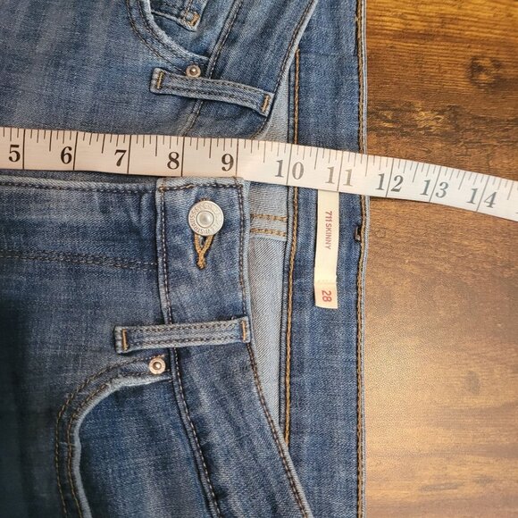 Levi's Jeans Sz 28 Skinny 711 Mid Rise Medium Light Wash Stretch Denim Western - Picture 9 of 12